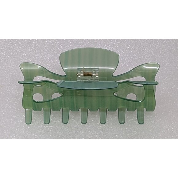 Large Green Plastic Hair Claw Clip - 5.5 Inches - Picture 1 of 3